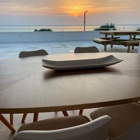 Villa Face Avec Terrasse *